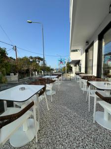 Reštaurácia alebo iné gastronomické zariadenie v ubytovaní Catherine Hotel
