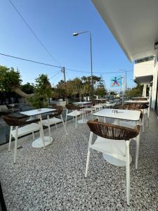 Reštaurácia alebo iné gastronomické zariadenie v ubytovaní Catherine Hotel