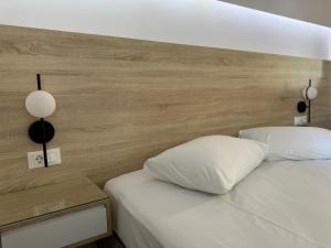Posteľ alebo postele v izbe v ubytovaní Catherine Hotel