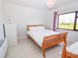 Postel nebo postele na pokoji v ubytování Tonakilla House