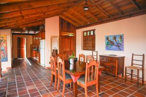 Fotografija v galeriji nastanitve Piton Villa Deck v mestu Soufrière