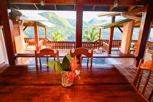 Fotografija v galeriji nastanitve Piton Villa Deck v mestu Soufrière