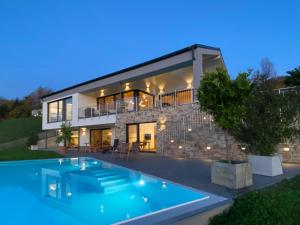 Bazén v ubytování Greim15 --- ganzes Ferienhaus mit Fernsicht, Pool, Wellness nebo v jeho okolí