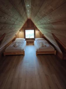 ゾンプにあるDomek Pod Tatramiの屋根裏部屋 ベッド2台付