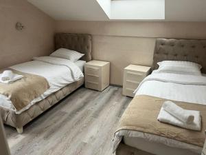 Villa Moste 5 -with pool&parking tesisinde bir odada yatak veya yataklar