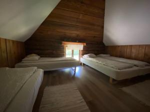 Postel nebo postele na pokoji v ubytování Vango Holiday Village