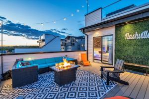 Μπαλκόνι ή βεράντα στο New How We Roll Rooftop - Hot Tub with Views - 13 Beds