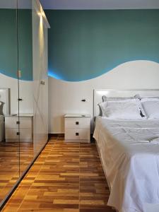 Postel nebo postele na pokoji v ubytování Lemon Garden Apartment-Hot Tub Jacuzzi + 17 fotografií