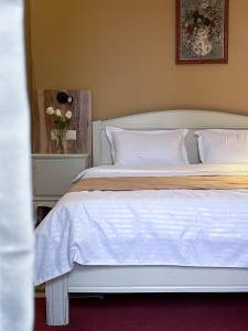 Кровать или кровати в номере Madera Hotel