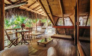 Posezení v ubytování La Maison Eco House & Yoga