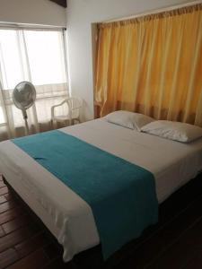 En eller flere senge i et værelse på HOTEL del OESTE B&B