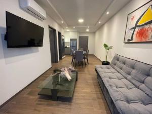 TV a/nebo společenská místnost v ubytování Piso 19 con cama King Departamento 1 Dormitorio