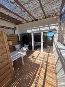 Balkón alebo terasa v ubytovaní La Mata primera línea de playa