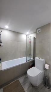 Bilik mandi di Serenity Sea View Apartment +11 gambar