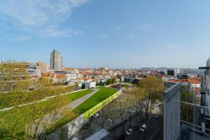 - une vue sur la ville depuis un bâtiment dans l'établissement Casa Pedro Porto, à Porto