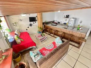 an overhead view of a living room with a kitchen at Cheap Hostel Quepos in Quepos