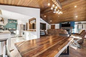 Φωτογραφία από το άλμπουμ του Cabin in the Woods σε Whitefish