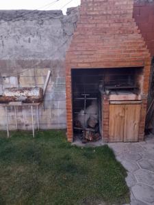 an outdoor brick oven with a brick wall at Departamento franco 3 in Los Antiguos