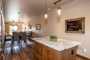 Gallery image of Baker Loft 203 in Whitefish +15 photos