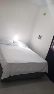 Säng eller sängar i ett rum på Apart Hotel - Eucaliptal