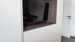 TV a/nebo společenská místnost v ubytování Tranquillo e Centrale Vicino Mare e Città