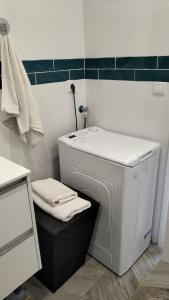 a bathroom with a toilet and a sink at Casa Chato Casita San Roque in Alicante