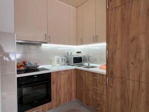 Η κουζίνα ή μικρή κουζίνα στο STENI Apartman +9 φωτογραφίες