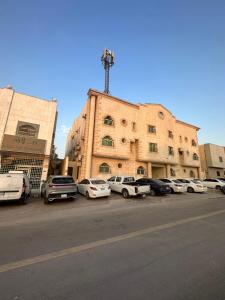 a group of cars parked in front of a building at شقة في حي المغرزات in Riyadh
