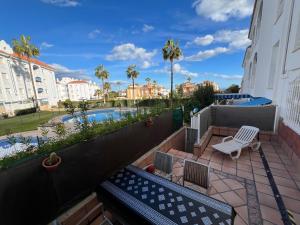 a balcony with patio furniture and a swimming pool at Torremolinos habitaciones privada en apartamentos compartidos in Torremolinos