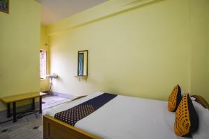 Łóżko lub łóżka w pokoju w obiekcie OYO Hotel Hotel Rajamahal