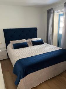 Postel nebo postele na pokoji v ubytování Villa de Blue + 37 fotografií