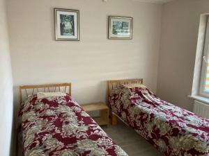 Ένα ή περισσότερα κρεβάτια σε δωμάτιο στο Širvėnos namai - penkiavietis numeris