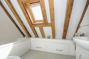 A bathroom at Stow Cottage Még 21 kép