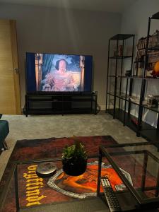 a living room with a flat screen tv at Potters Escape- Warner Bros Studios & London in Leavesden Green