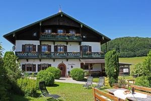 a large house with a balcony on top of it at Ferienwohnungen Lenzenlehen in Marktschellenberg