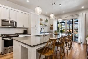 Køkken eller tekøkken på Grand Slam Getaway #5 townhouse