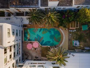 A piscina localizada em ZAG Coliving Punta del este ou nos arredores