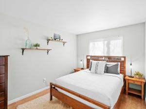 Voodi või voodid majutusasutuse Red Pine Condominiums by All Seasons Resort Lodging toas