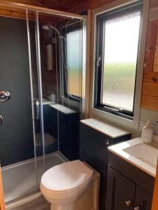 A bathroom at The Lodge at Blackhill Farm