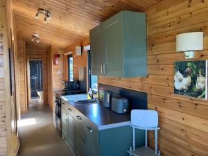 A kitchen or kitchenette at The Lodge at Blackhill Farm