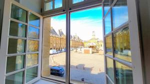 Fotografie z fotogalerie ubytování Grand Apt 130m2 vue place ducale v destinaci Charleville-Mézières