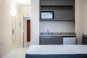 Postel nebo postele na pokoji v ubytování Estudio no Centro de Floripa