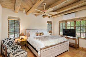 a bedroom with a bed and a ceiling fan at Quail run in Santa Fe +171 photos