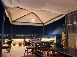 Restaurace v ubytování Dream Inn Pyramids View
