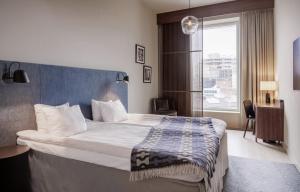 Postel nebo postele na pokoji v ubytování Home Hotel Tapetfabriken