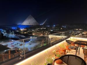 Balkón nebo terasa v ubytování Dream Inn Pyramids View
