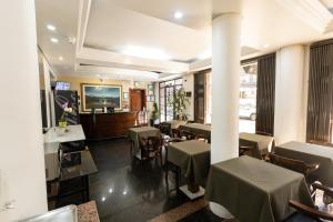Uma área de estar em Hotel Golden Star