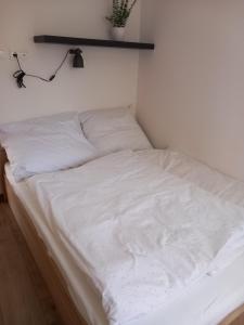Postel nebo postele na pokoji v ubytování Brigi Apartman