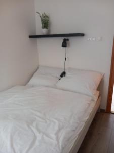 Postel nebo postele na pokoji v ubytování Brigi Apartman