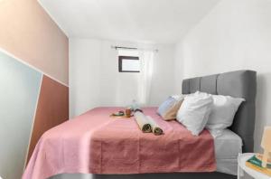 a bedroom with a bed with a pink blanket at Apartment with Whirlpool and BBQ near Poreč in Baderna